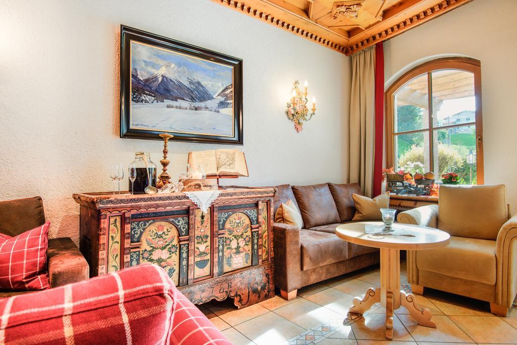Familien- & Vitalhotel Auenhof Фулпмес Екстериор снимка