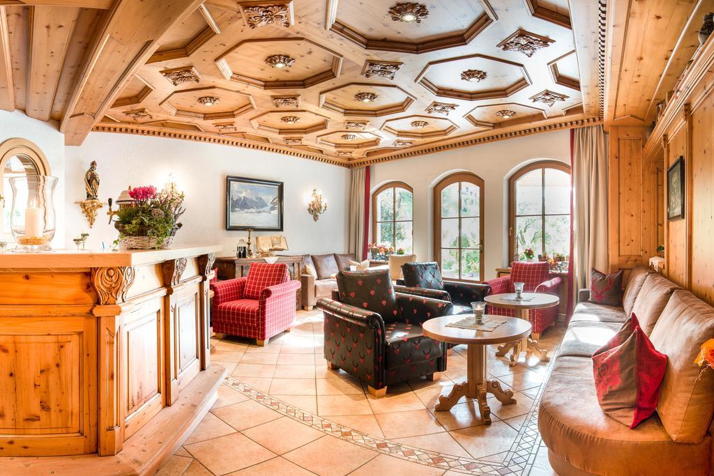 Familien- & Vitalhotel Auenhof Фулпмес Екстериор снимка