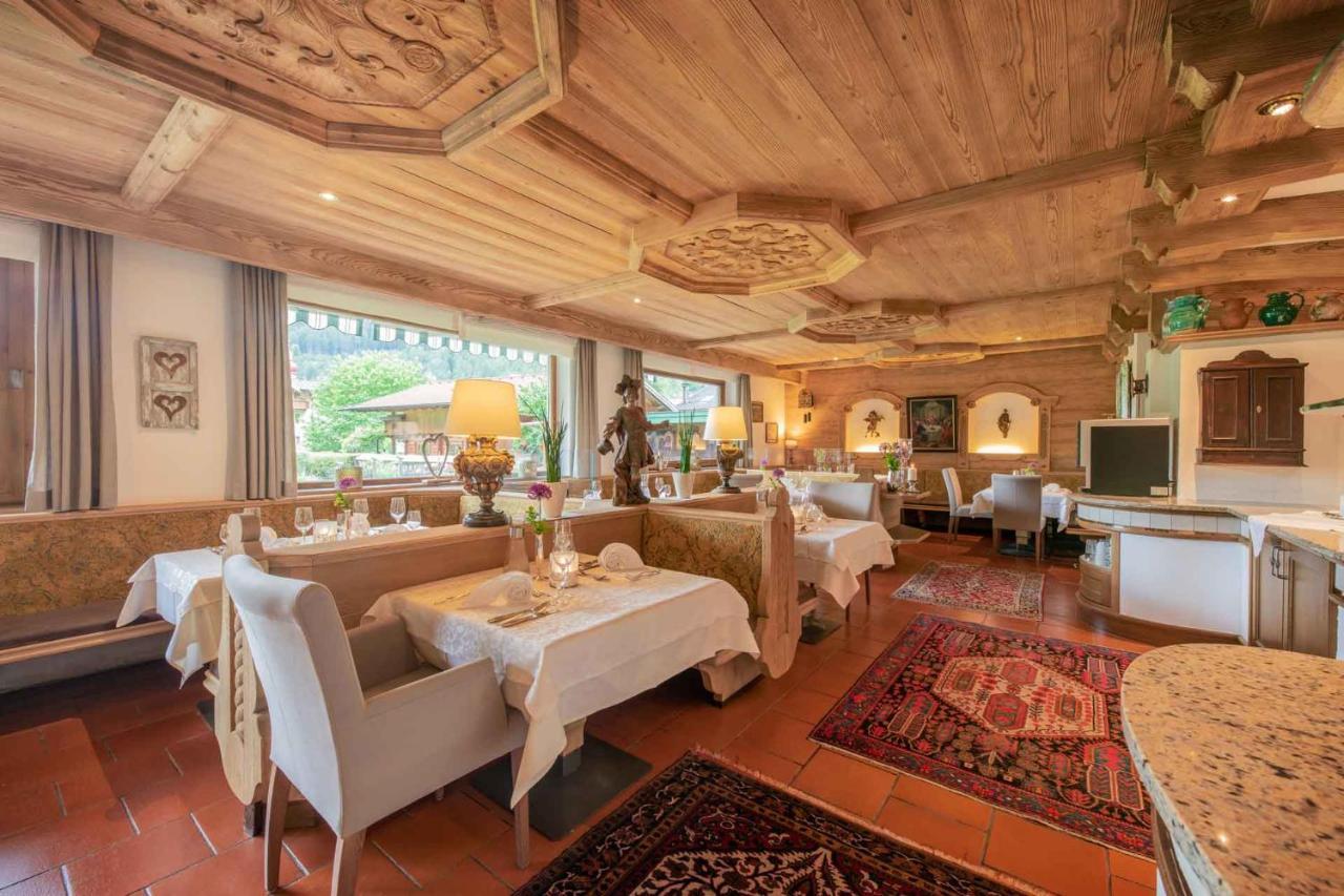 Familien- & Vitalhotel Auenhof Фулпмес Екстериор снимка