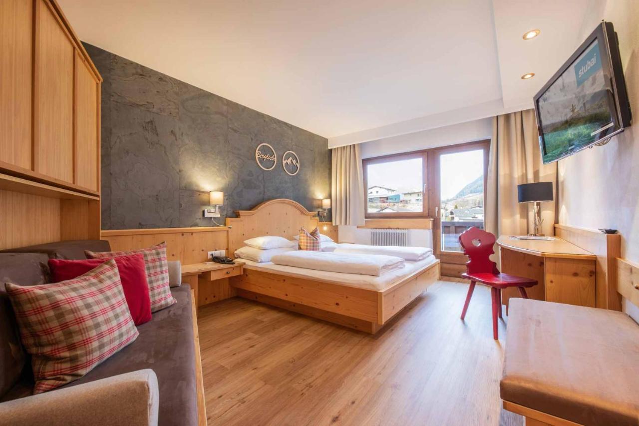Familien- & Vitalhotel Auenhof Фулпмес Екстериор снимка