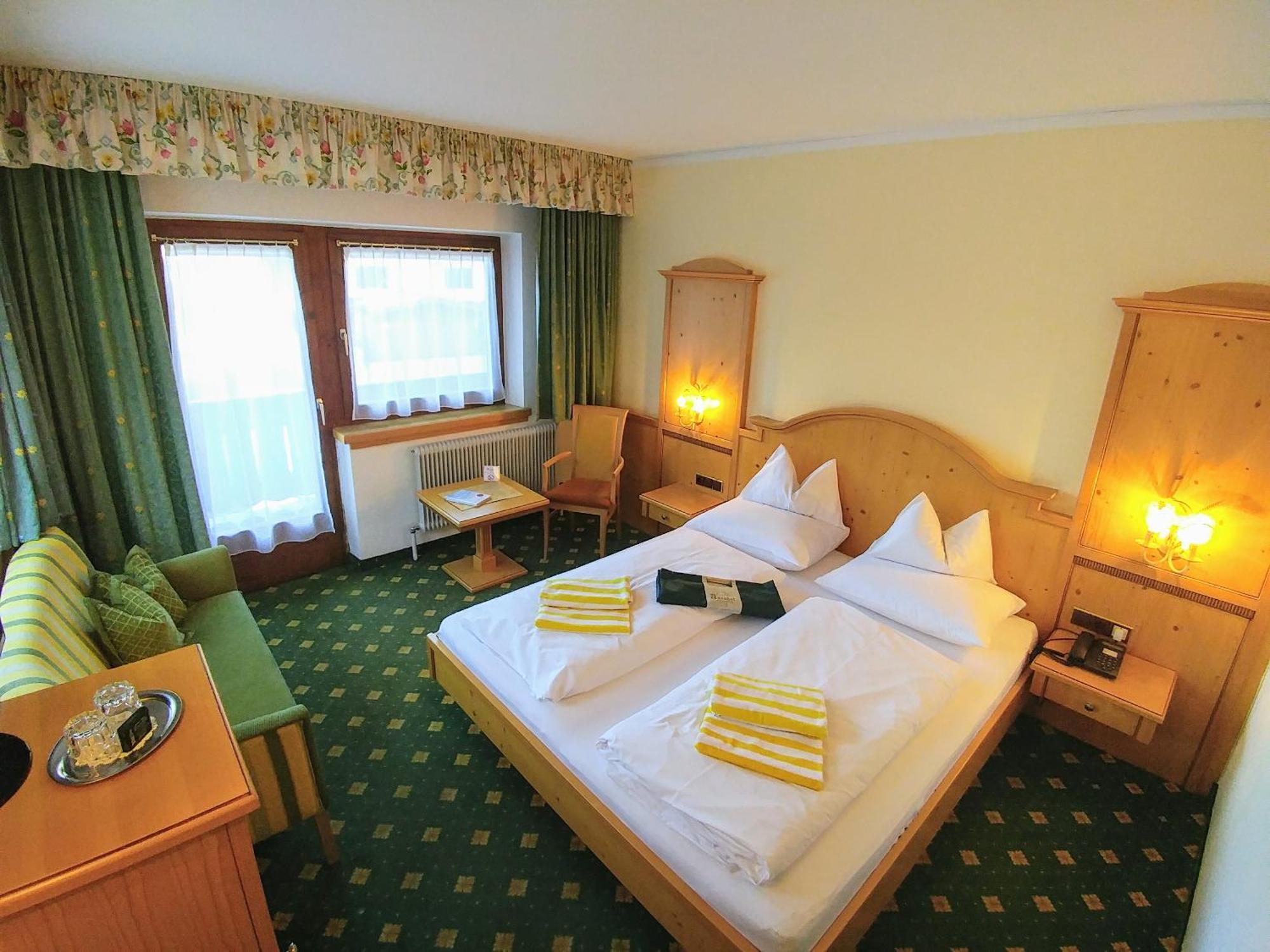 Familien- & Vitalhotel Auenhof Фулпмес Екстериор снимка