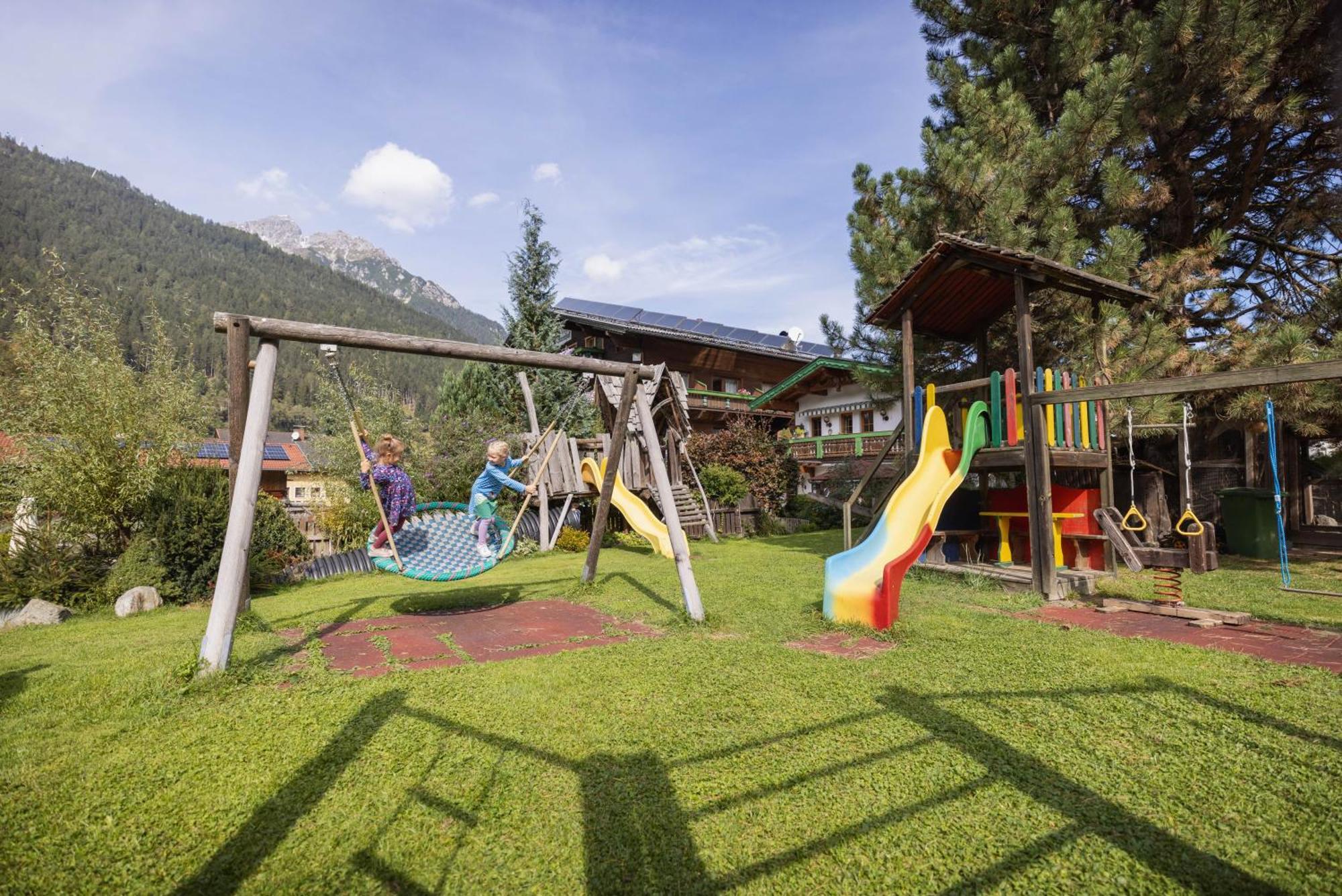 Familien- & Vitalhotel Auenhof Фулпмес Екстериор снимка