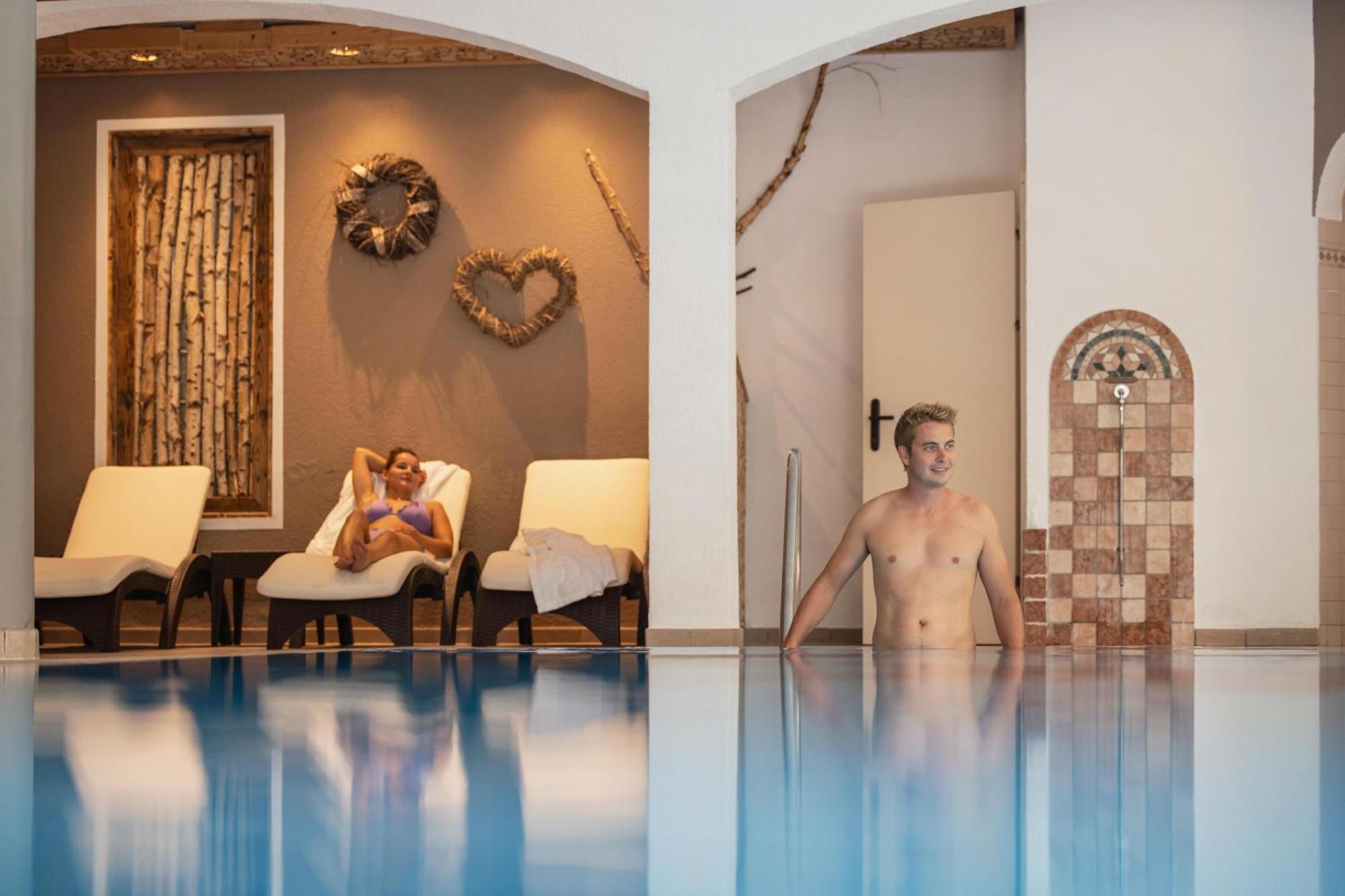 Familien- & Vitalhotel Auenhof Фулпмес Екстериор снимка